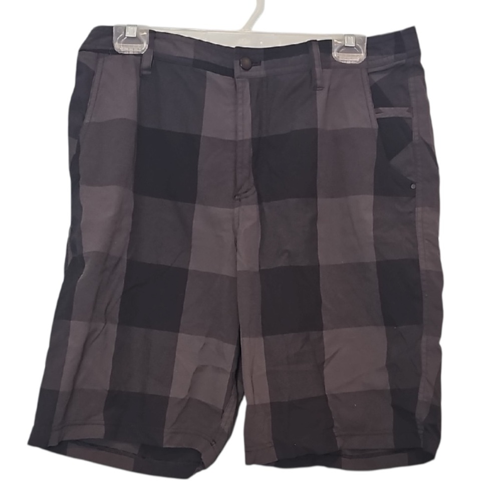 🍄 Lululemon Men’s Black and Gray Checkered Shorts